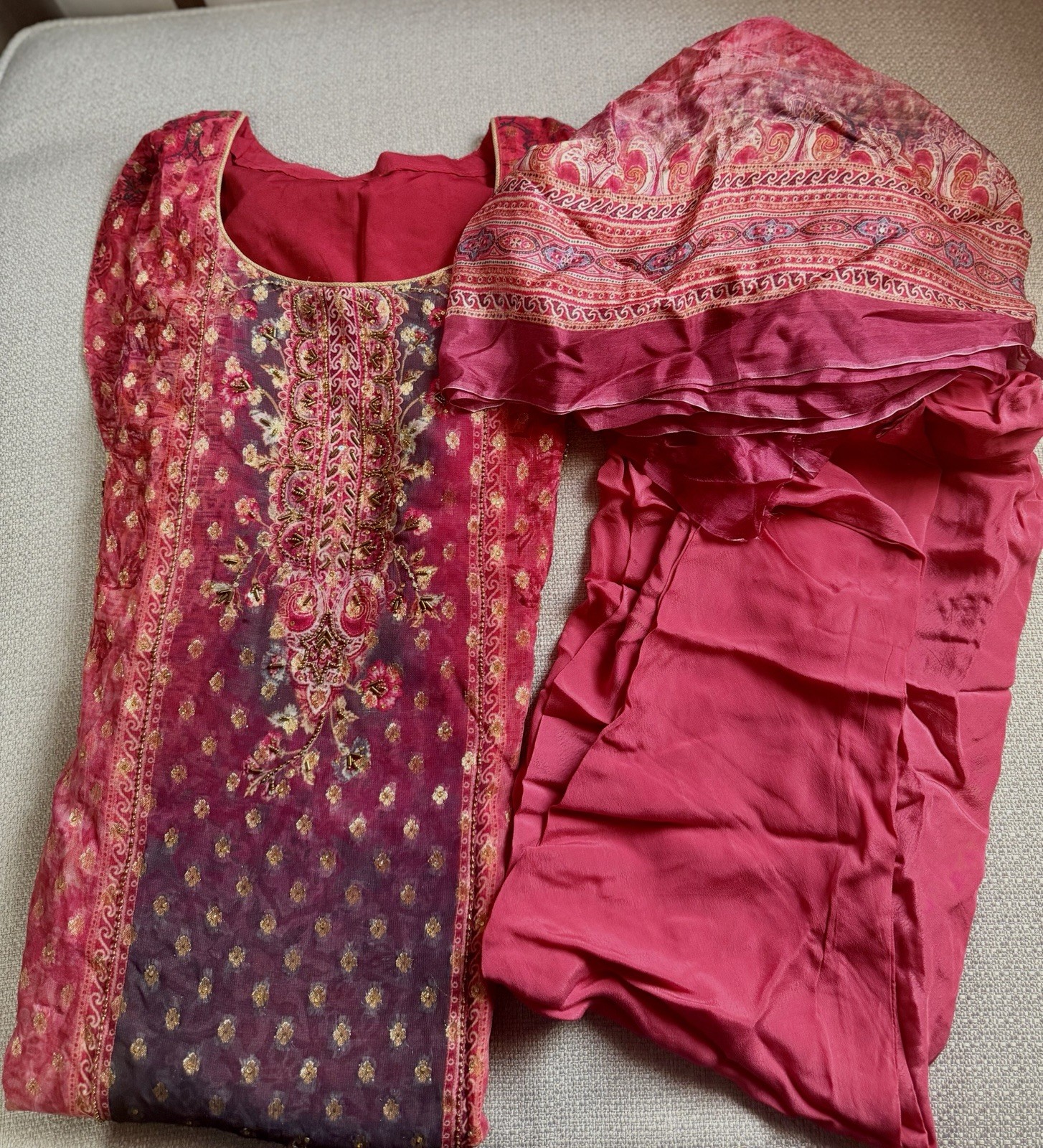 Women Pink Embroidered Synthetic Satin Salwar Kameez Set w/ Dupatta Size M