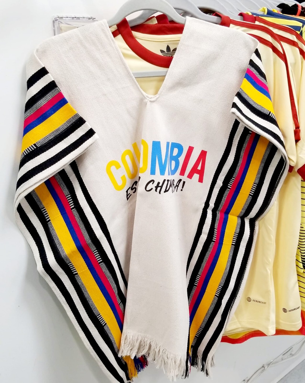 Colombian Poncho with Fringes / Handmade – Poncho Colombiano con Flecos