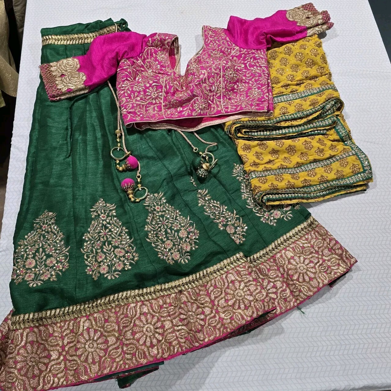 GORGEOUS! 3 PIECE Multi COLORED LENGHA CHOLI- SIZE M