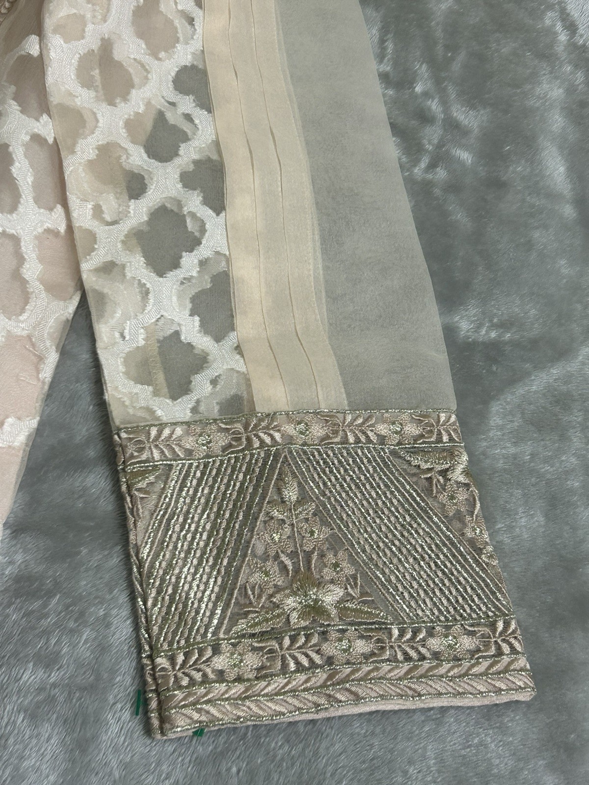MEDIUM Threads & Motifs Peach Sheer Sequin Set Metallic Embroidered Elegant Lace