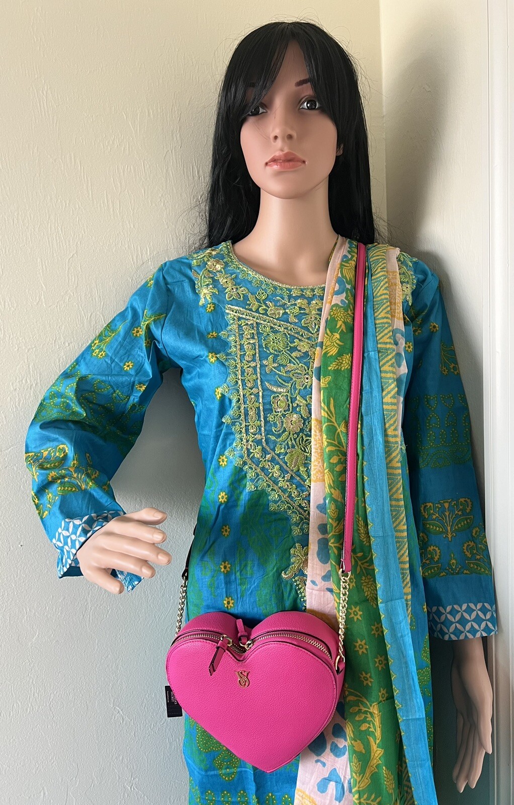 NEW Sana Safinaz pakistan embroidered salwar kameez in size M-38 3pc pick yours.