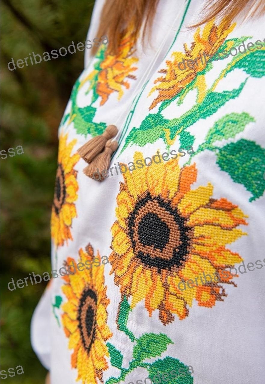 Ukrainian women’s traditional classic blouse Vyshyvanka SIZE M