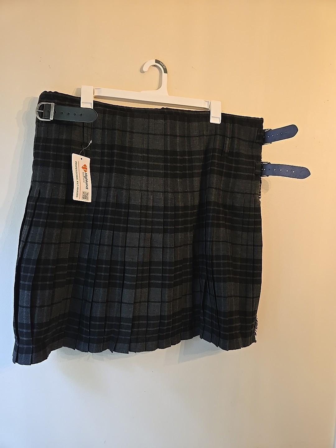 Highland Redstone Men’s Irish Heritage Black/Black Tartan Kilt Acrylic 46/48
