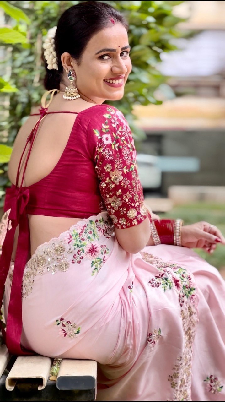 All-over embroidery with floral butti detailing, Cutwork Border