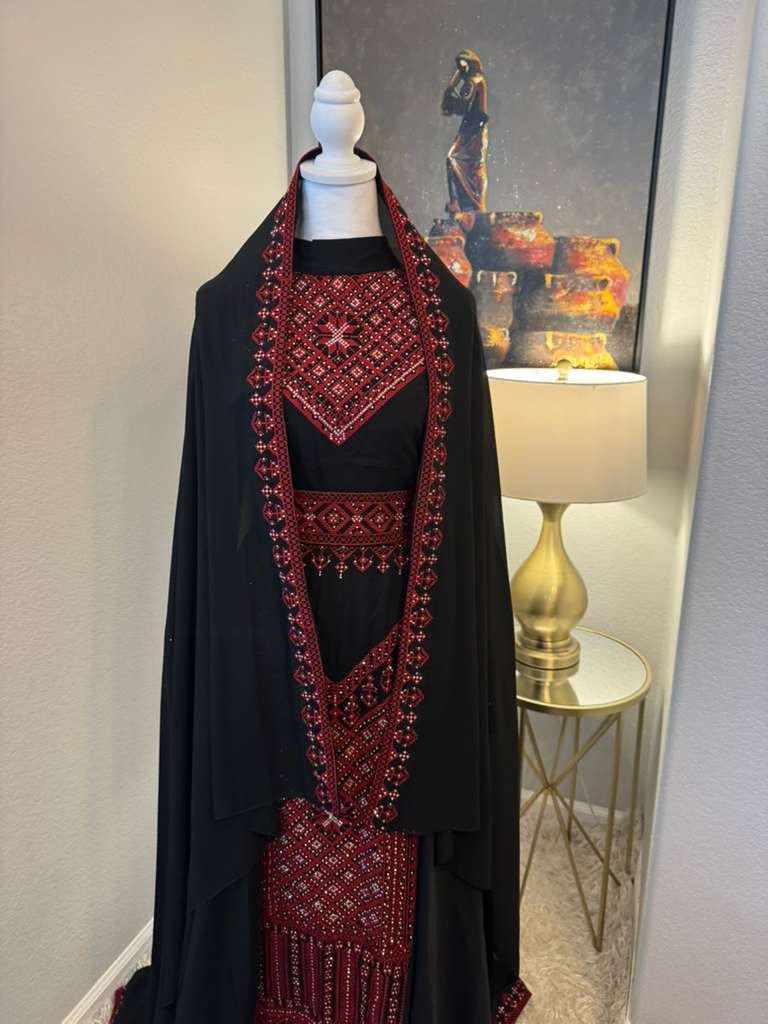 Marina Thobe Set – Women’s Embroidered Dress, Perfect for Eid, Abaya, Ramadan
