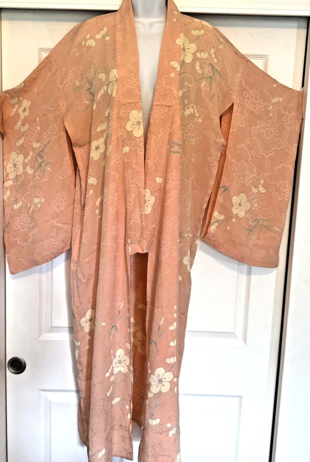 VINTAGE Kimono / Yukata SILK, peach floral design, lightweight ROBE