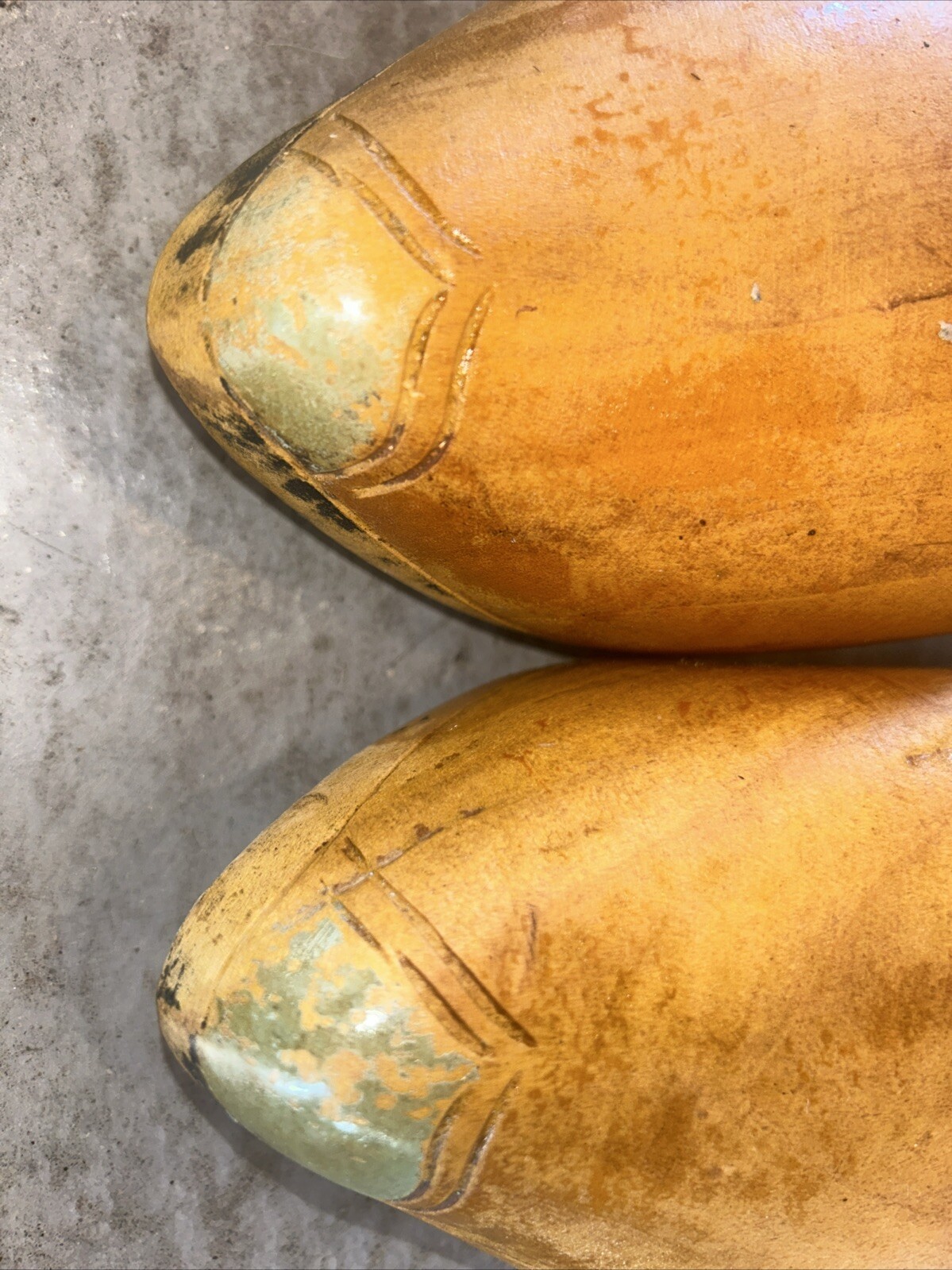 VINTAGE HAND CARVED DUTCH HOLLAND WOOD WOODEN SHOES. Apprix size 8 wonen