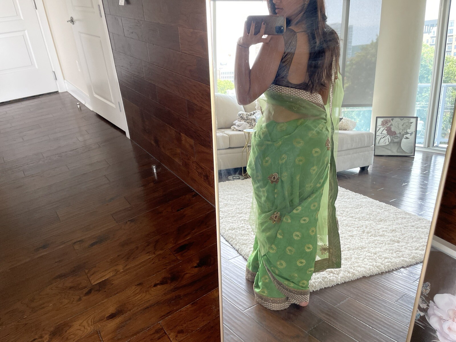 Green Sheer Saree/Sari Gold Sparkly Design On Each Side About 63″ x 175″