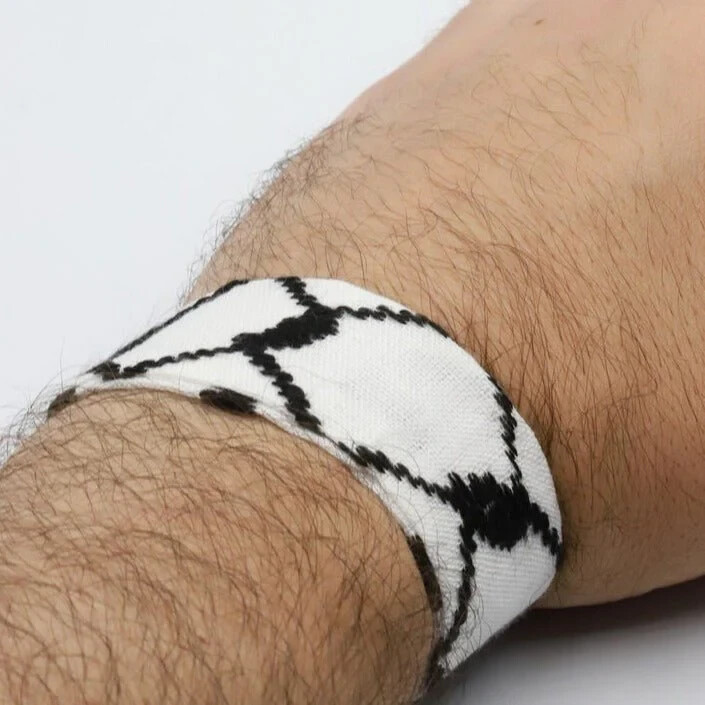 Palestinian Hatta Bracelet – Keffiyeh Pattern Wristband | Handmade Black & White