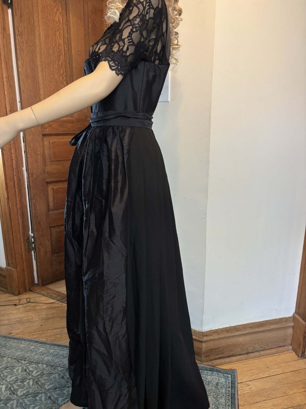 Fuchs Trachtenmoden Black Silk Dirndl Dress Size Large NWOT, Never Worn