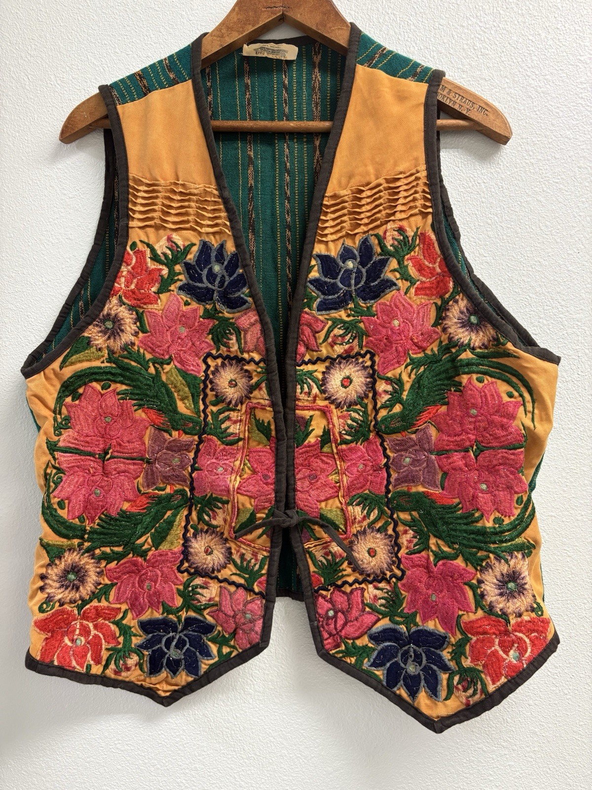VINTAGE MEXICAN VEST HAND EMBROIDERED FLORAL ONE SIXE GREEN SOUTHWESTERN