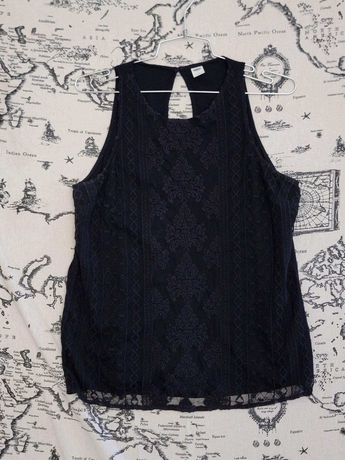 Old Navy Black Sleeveless Lace Top Women’s Size M Embroidered Keyhole Back