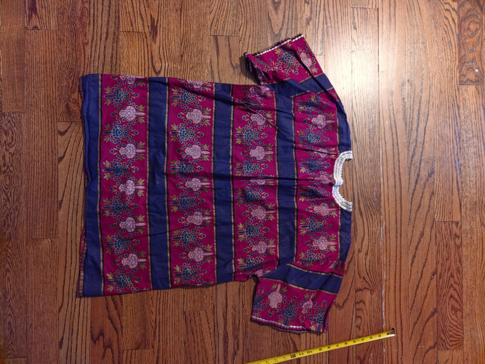 Vintage African Dakshini Embroidered Neckline 22″ Chest Burgundy & Blue