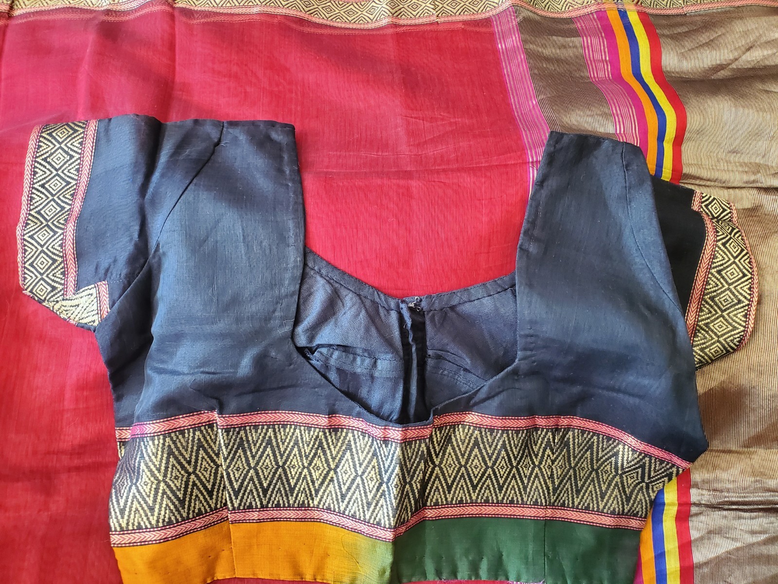 Exquisite Handloom Silk Cotton Maheshwari Saree with Designer Border