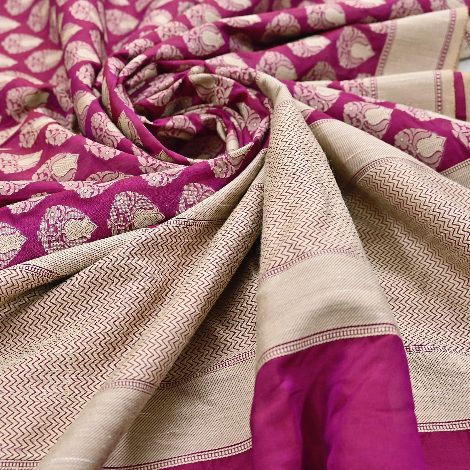 Indian Vintage Heavy Sari Purple & pink Hand Woven Saree 100% Pure Silk Zari 5Yd