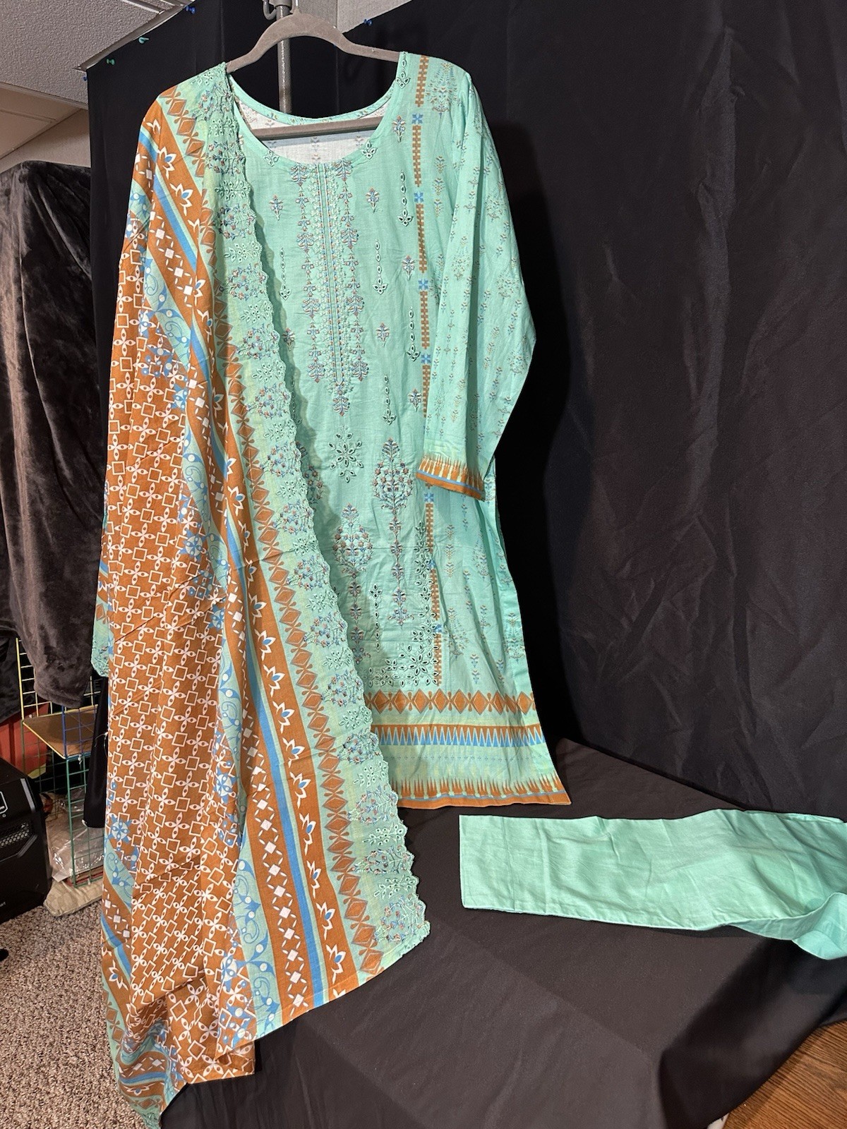 ⭐️Tailor Stitched Emb Lawn Suit On Sale- 4 PC – Inner Included -Medium Size- $35