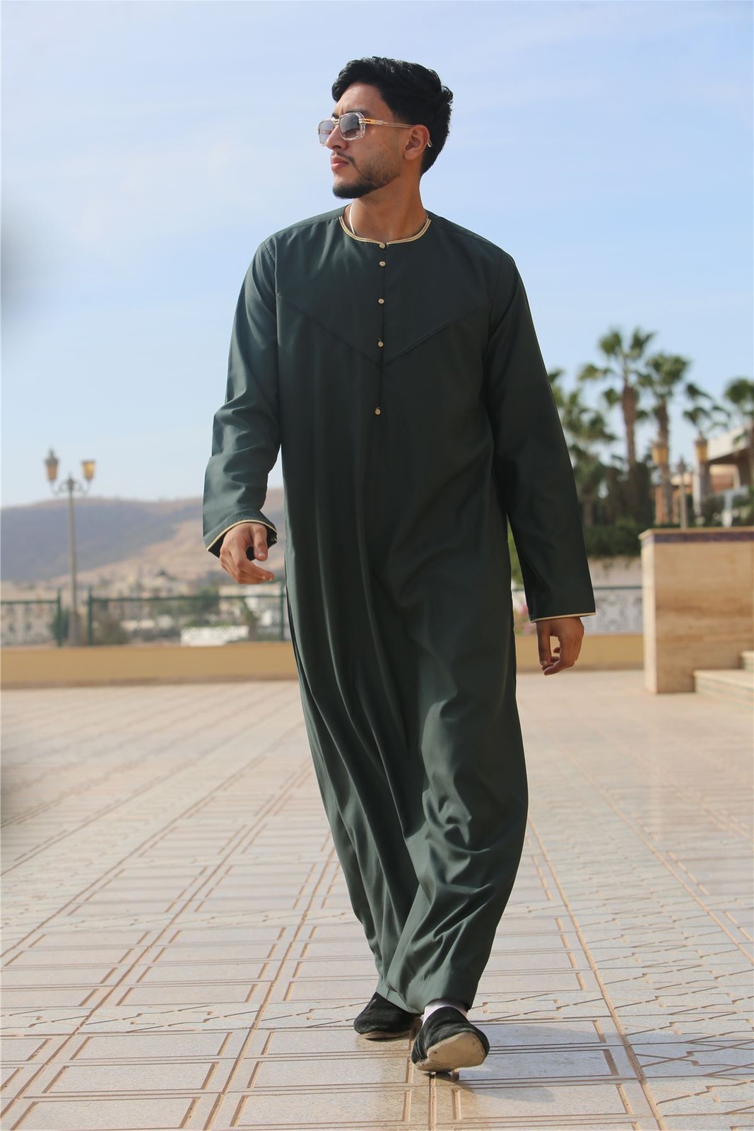 OE-300 – Men’s Green Emirati Omani Thobe Gold Embroidery