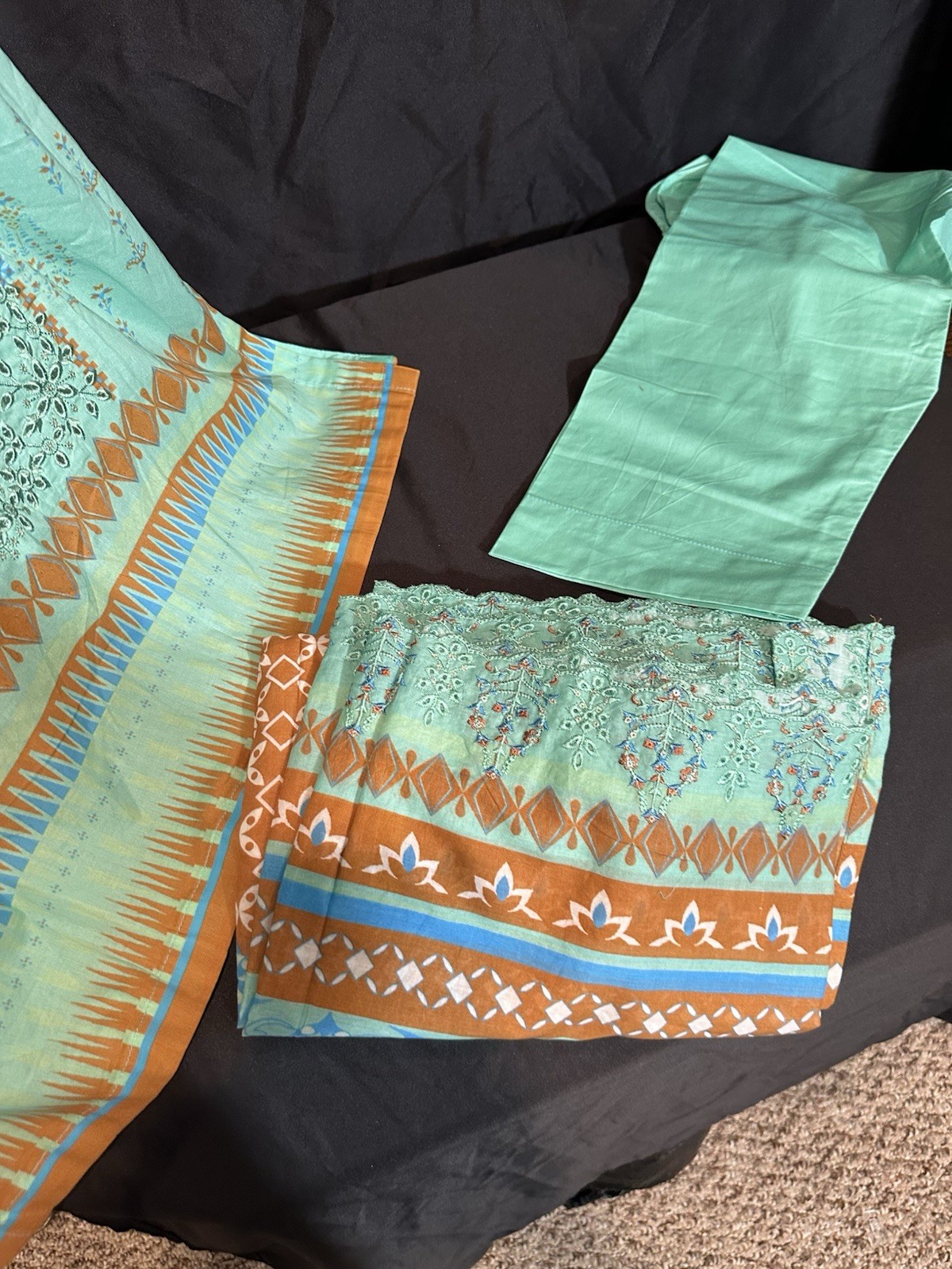 ⭐️Tailor Stitched Emb Lawn Suit On Sale- 4 PC – Inner Included -Medium Size- $35