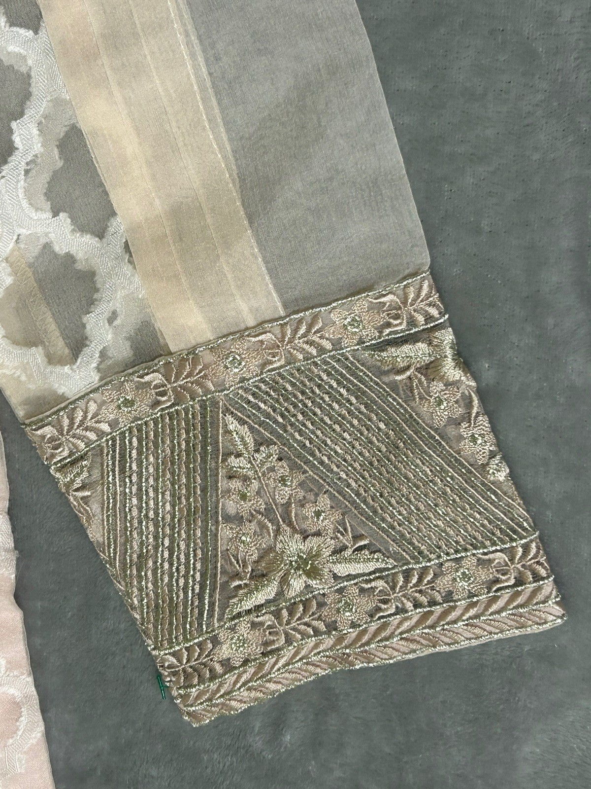 MEDIUM Threads & Motifs Peach Sheer Sequin Set Metallic Embroidered Elegant Lace