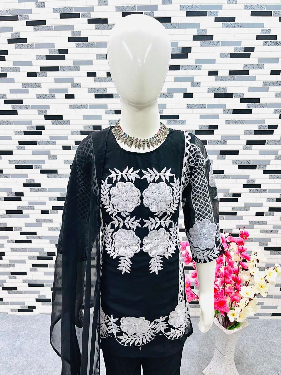 Kids Indian GEORGETTE EMBROIDERY WORK WEAR TOP BOTTOM WITH DUPATTA age 3to5