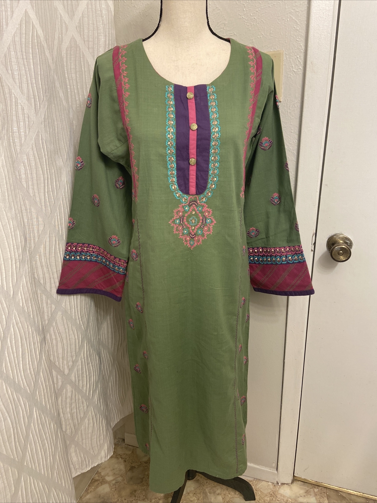 Pakistan Indian Three piece Suit.Shirt Is A-line Style.Brand Genration.