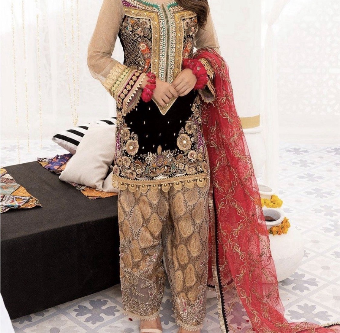 Pakistani Embroidered Black Gold Salwar Kameez. Chiffon Net. Women. Dupatta.