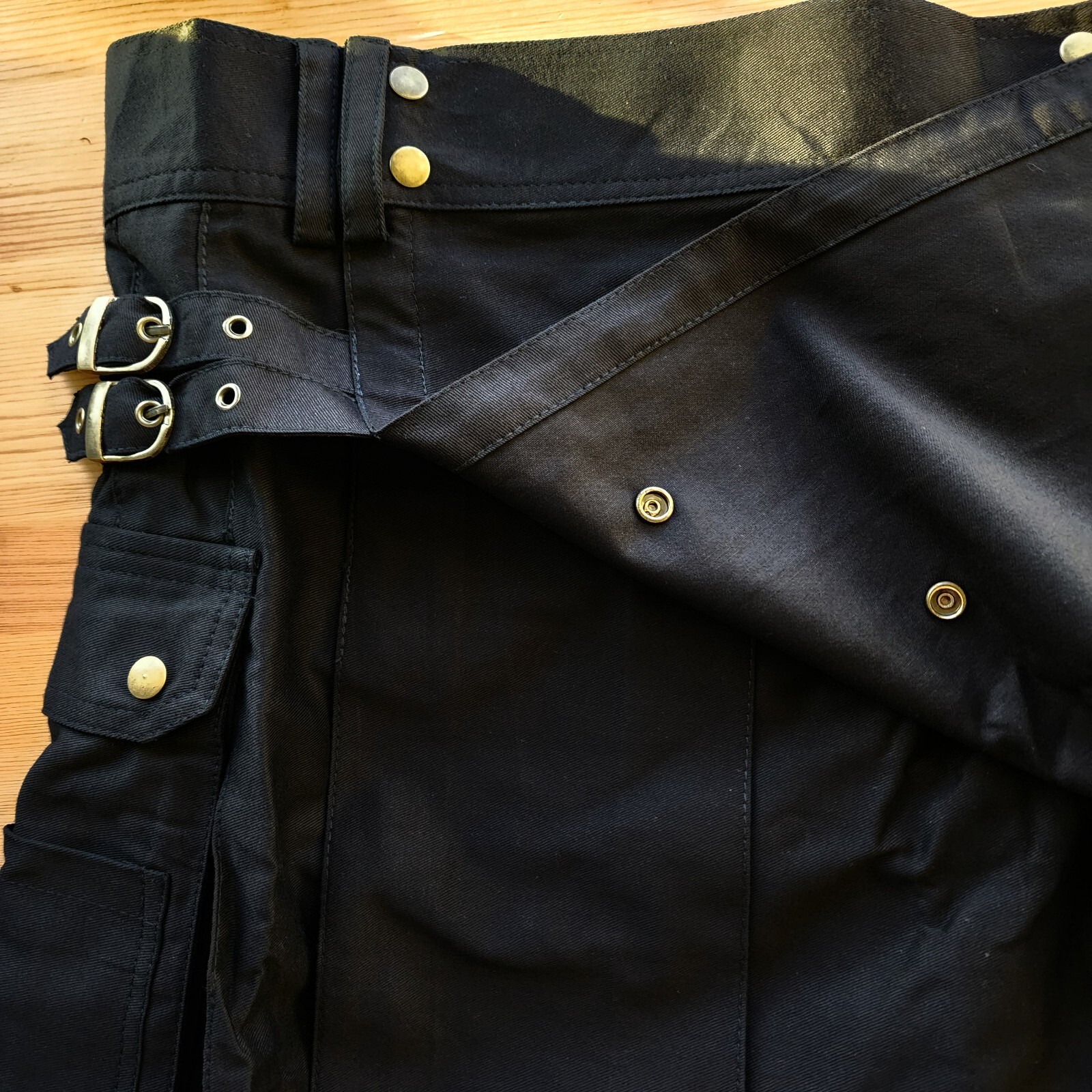 Men’s Black Utility Kilt Pockets Pleats Brass Buckle Scottish Goth Wedding Sz 42