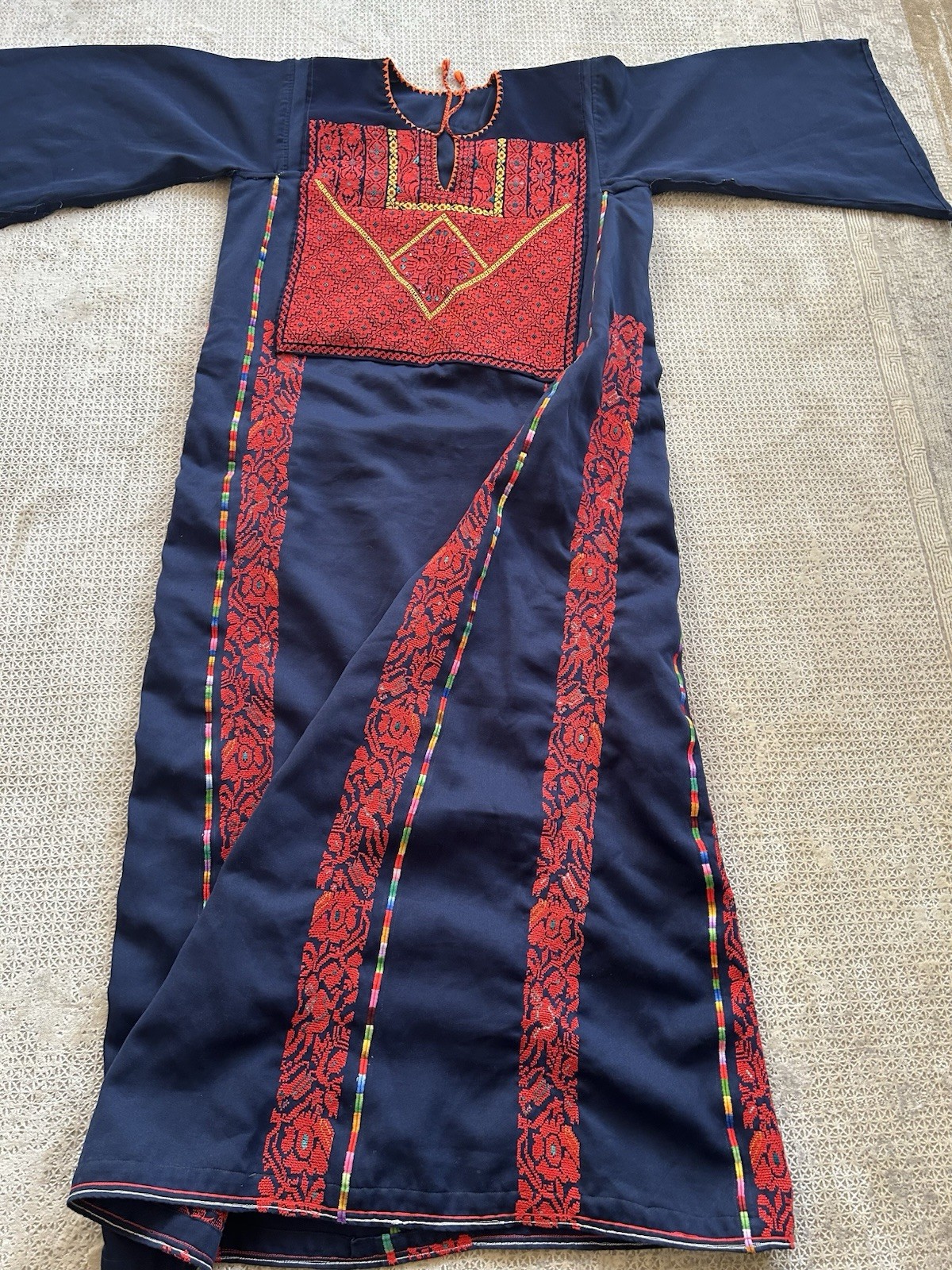 Vintage Palestinian Thobe – Hand-Embroidered Arabic Dress (boy Swinging Motif)