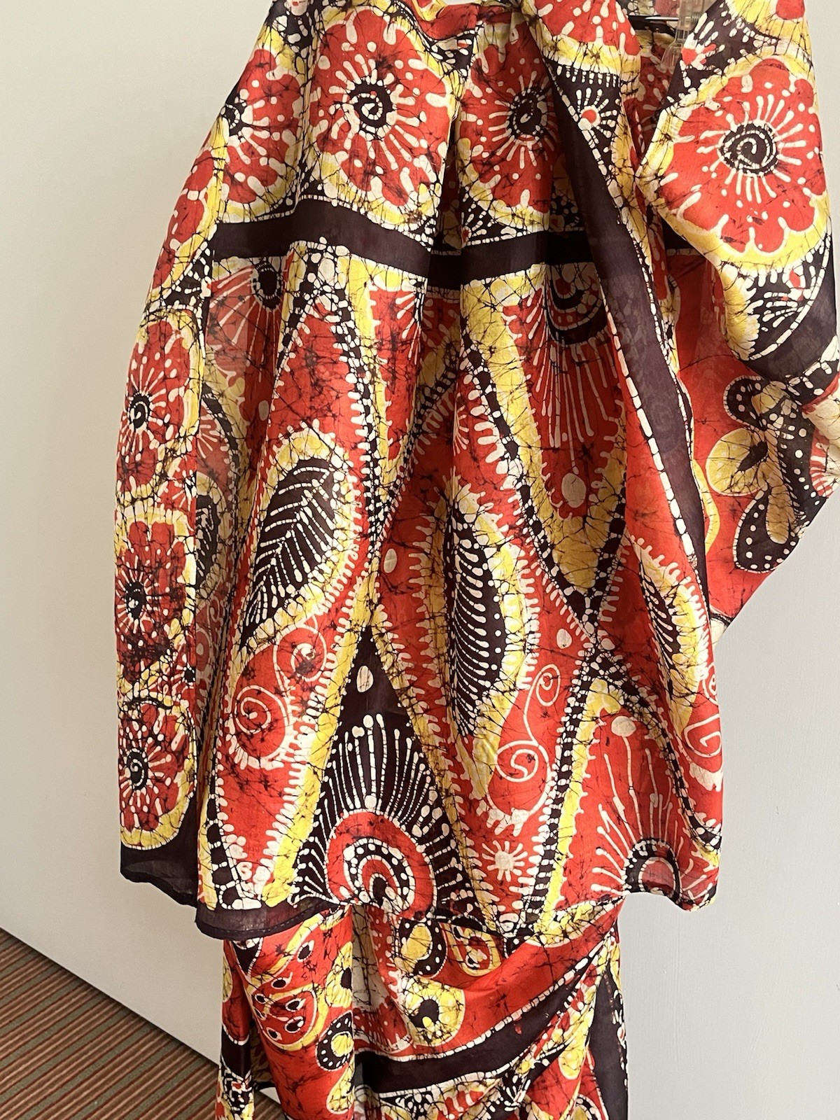Fabric Red Brown Yellow Ivory 100% Silk Hand Wax Stunning Batik Saree Sari 43″ W