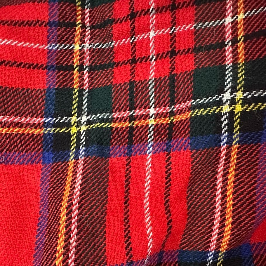 The Edinburgh Woolen Mill 100% Pure New Wool Red Plaid Kilt Size 8 Scotland