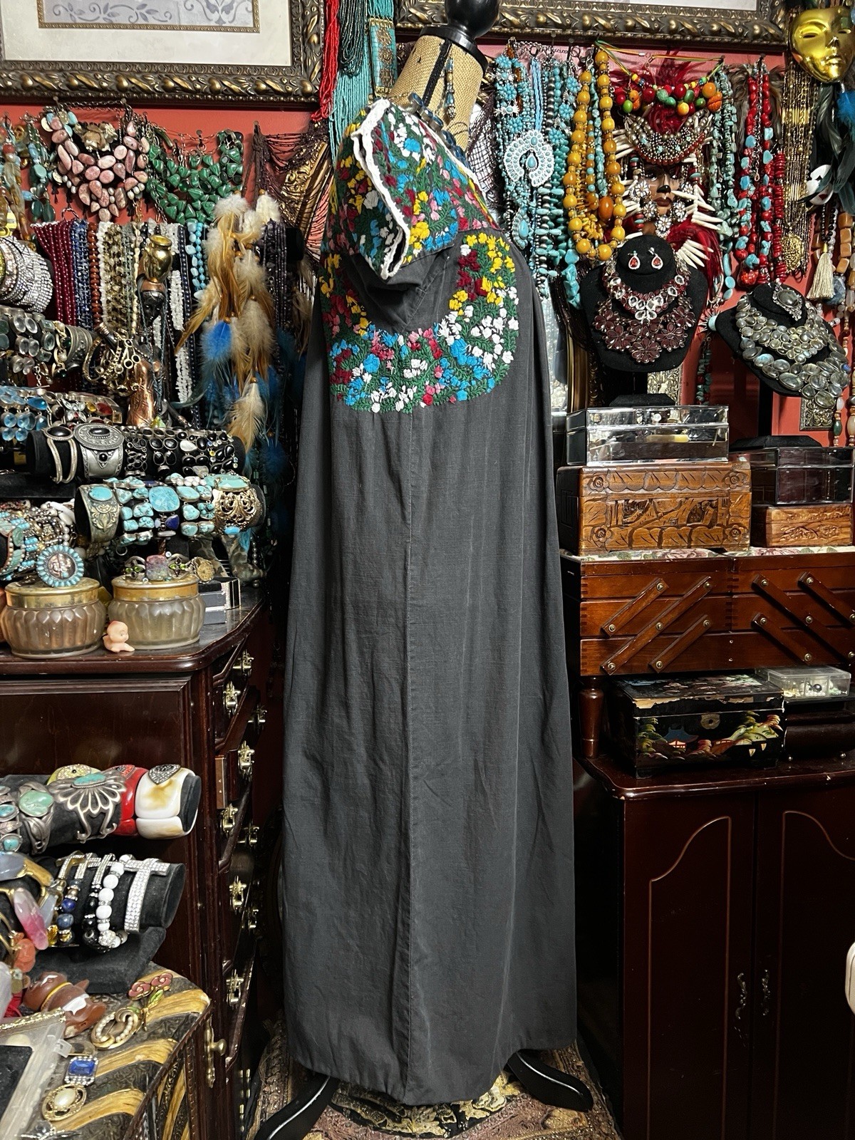 VERY PRETTY MEXICAN OAXACAN CHARCOAL BLACK MULTI COLOR EMBROIDERY DRESS M/L