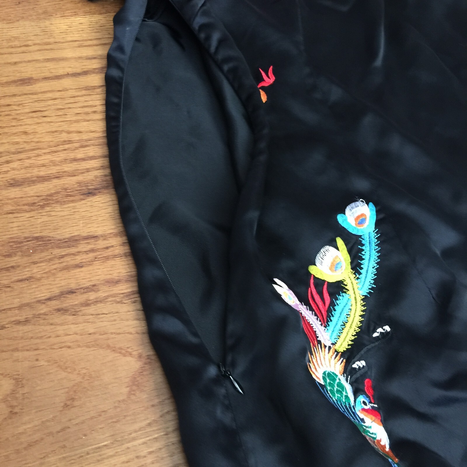 VINTAGE YI FANG BLACK SATIN EMBROIDERED DRAGON CHEONGSAM DRESS WOMENS 44 38″x56″