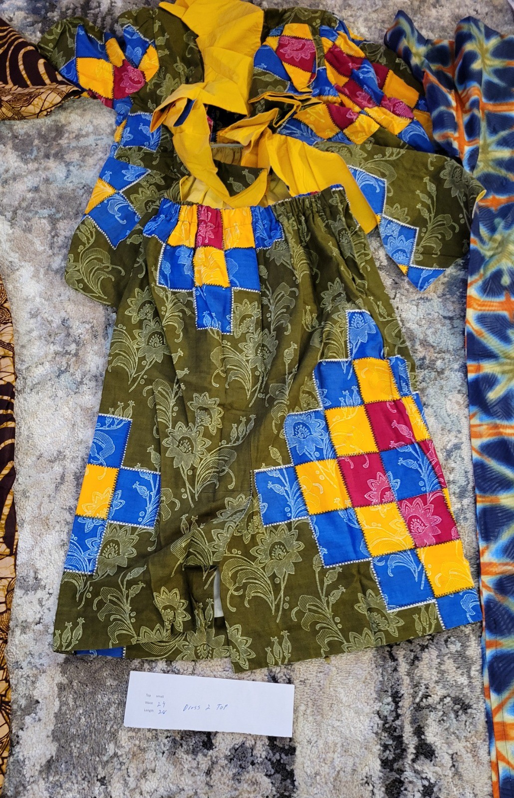 lot of 5 kenya hand made dress 2 women 2 Men & sevral several scarves affician