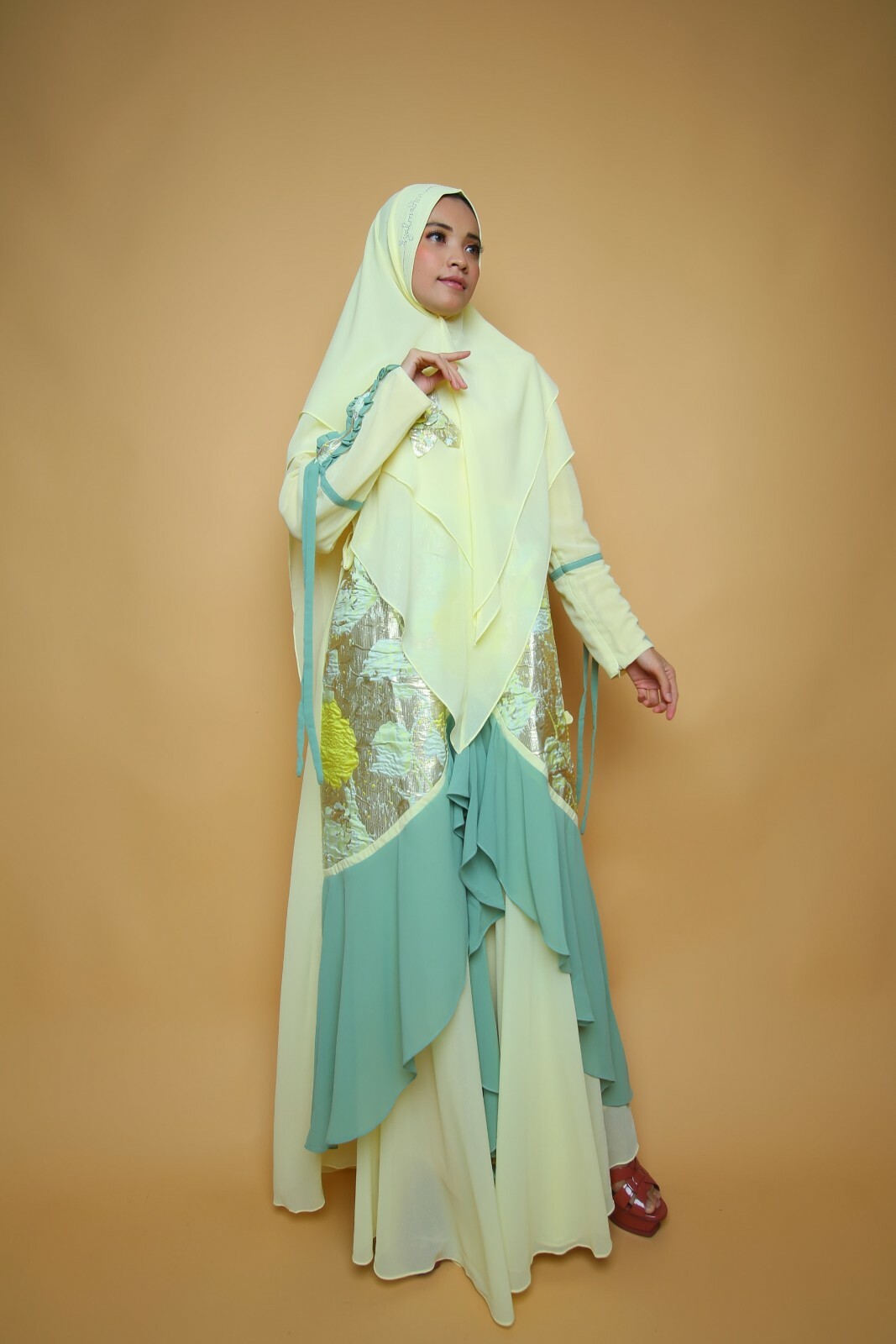 yellow dress with long khimar, abaya fashion, maxi islamic dress, modern hijab