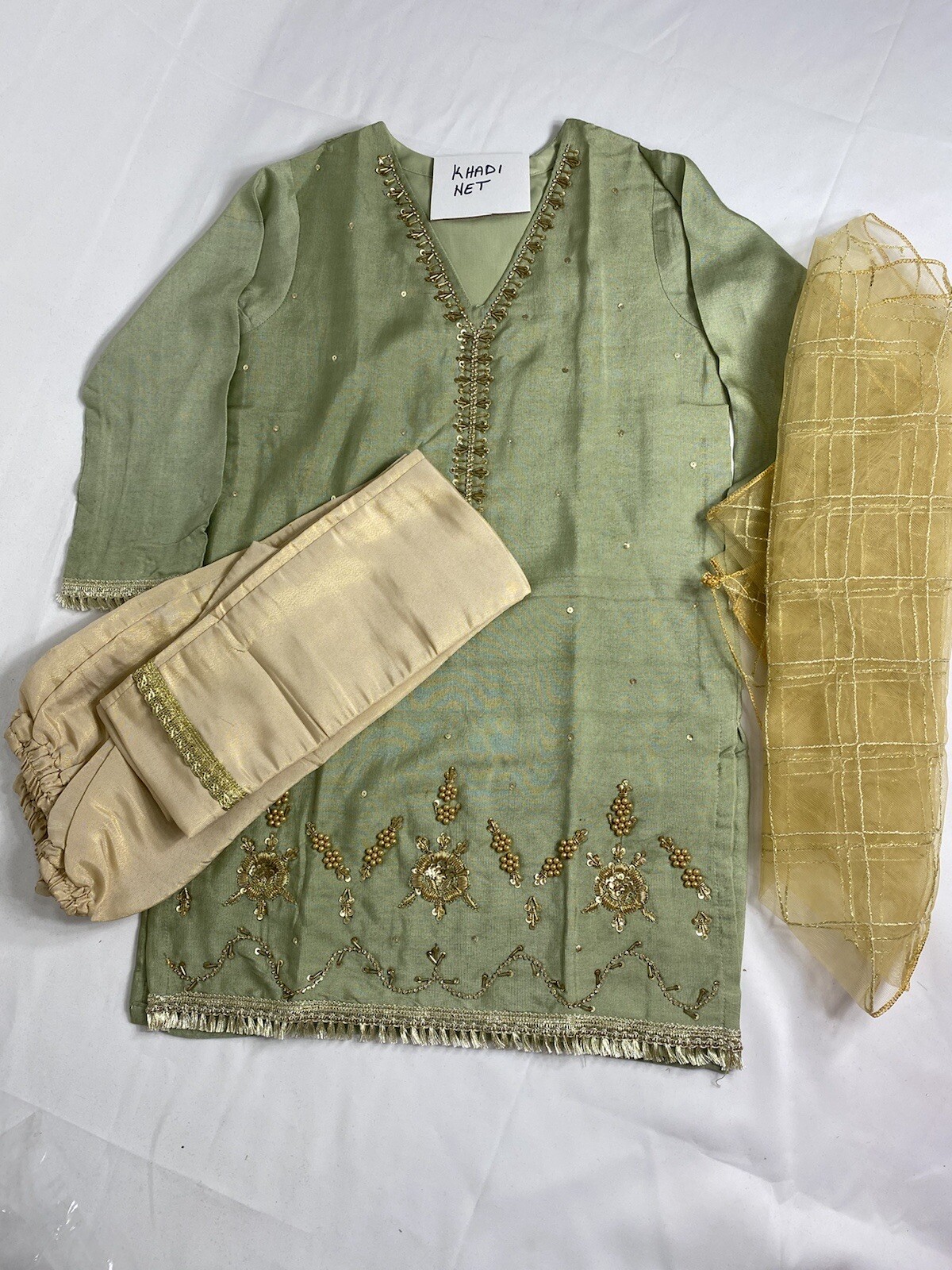 Little girls khaadi net hand embroidery kameez shalwar 6 years size 32