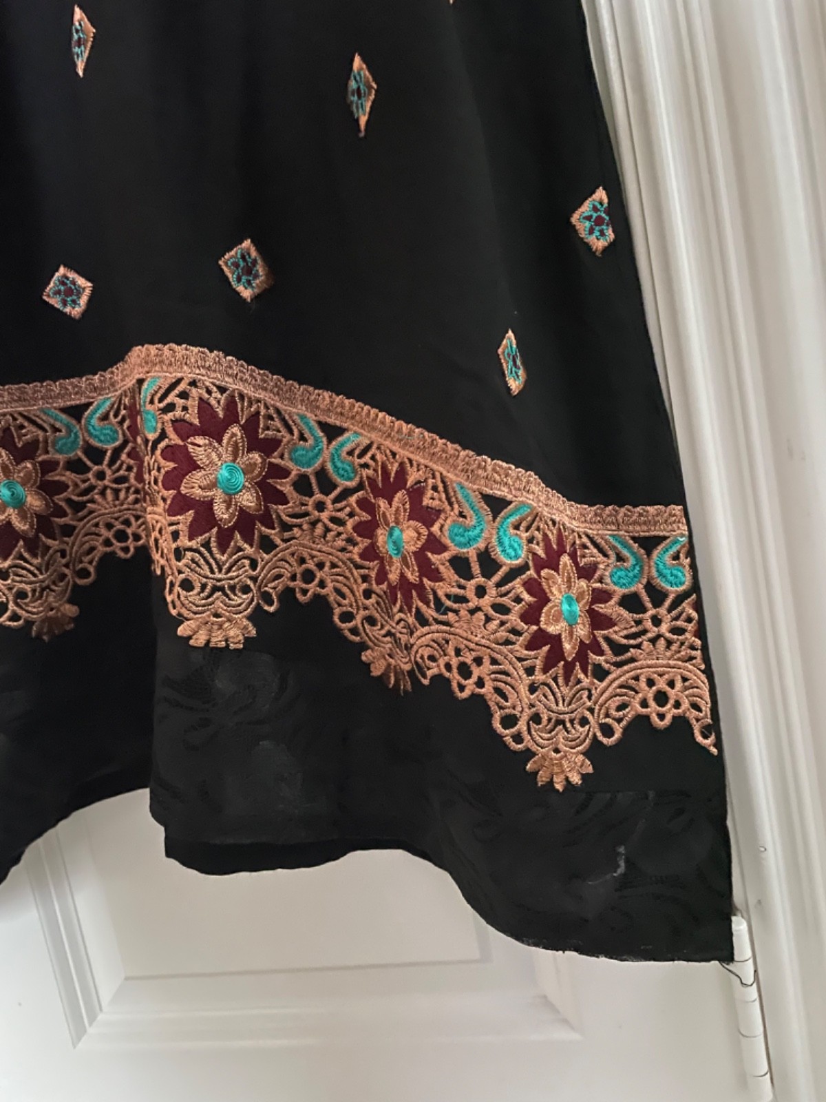 woman beautiful cotton/Linen suit Black shirt green trouser & dupatta.