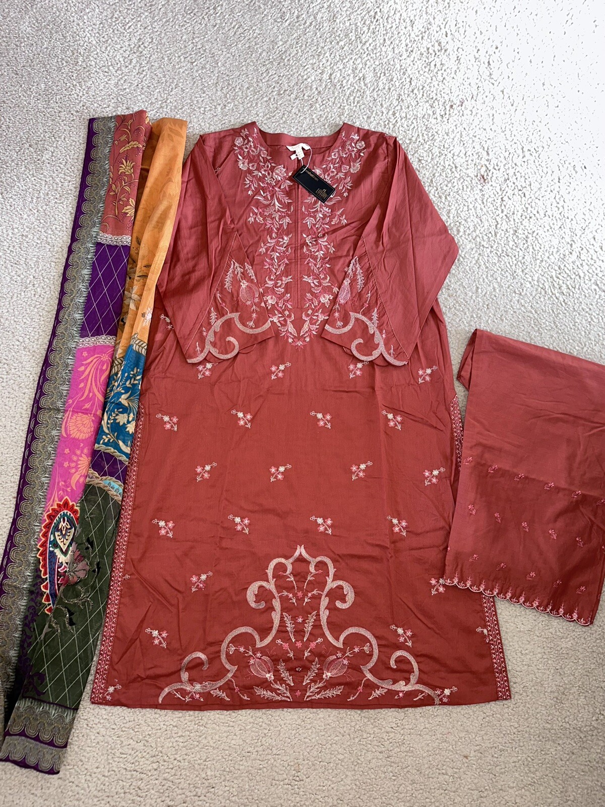 NWT Nishat linen women’s embroidered lawn suit shalwar kameez Pakistani size M/L