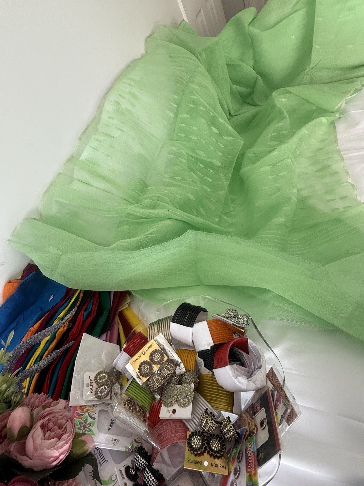 NEW, Handmade, Original Dhakai Jamdani Saree ( item#L2139 ) Only $29