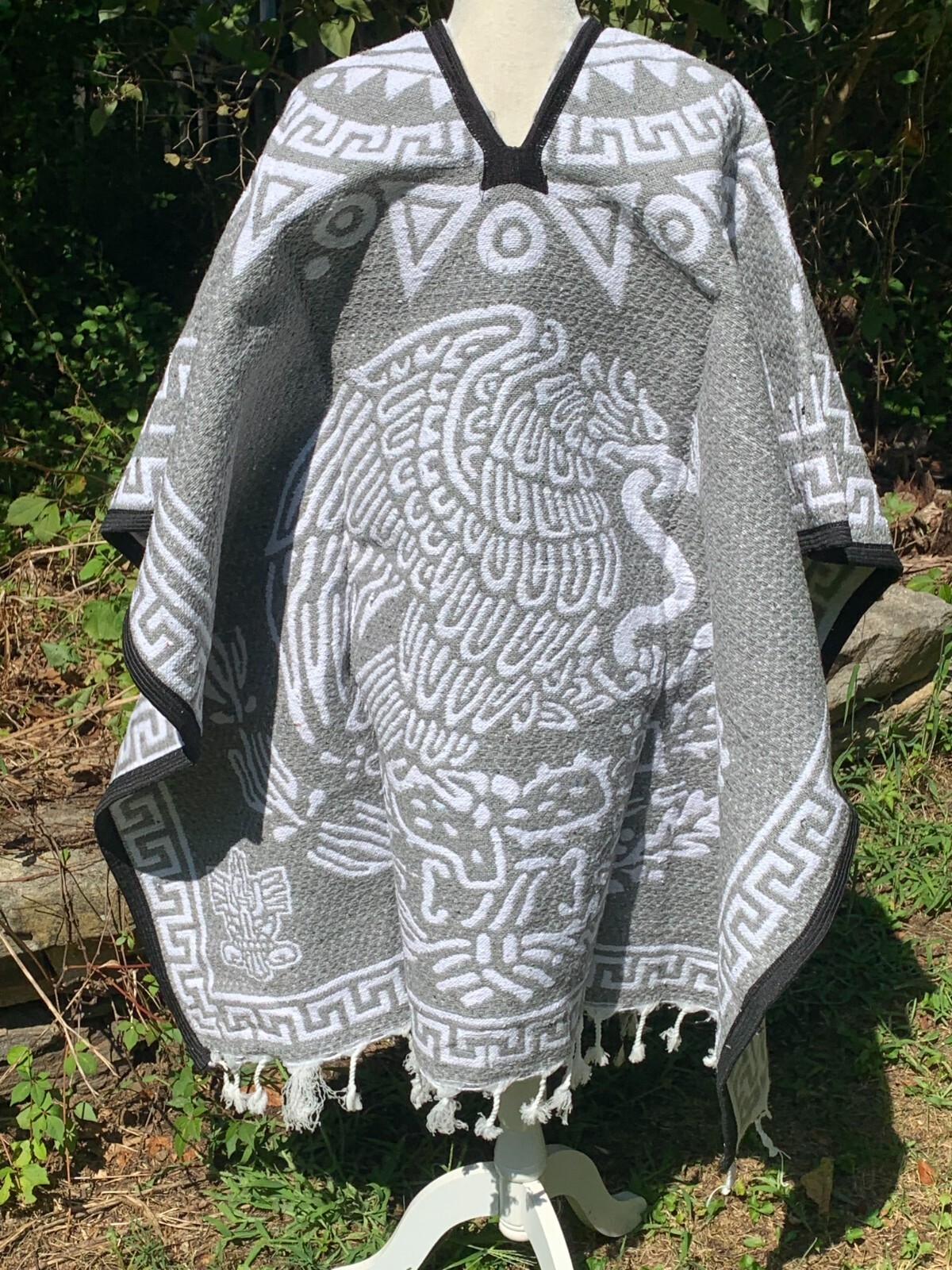 Aztec Warrior & Eagle Icon Mexican Poncho Gaban Grey Gray White H47