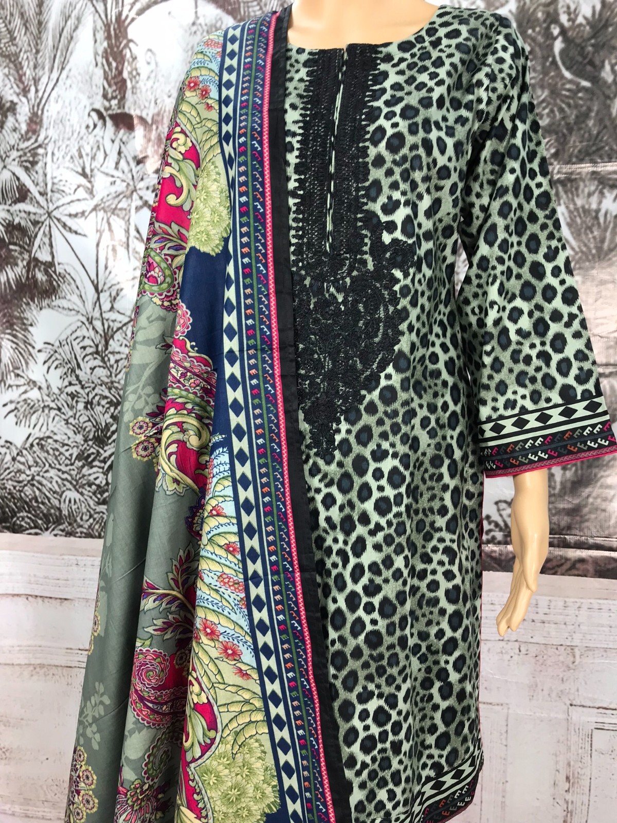 TAWAKKAL MAHRU EMBROIDERED LAWN Collection 3 PIECE SUIT READY TO WEAR
