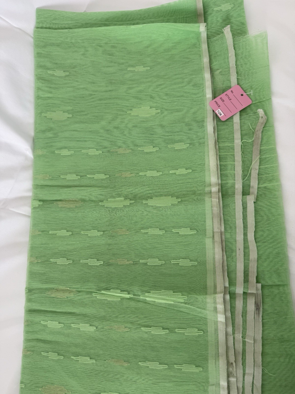 NEW, Handmade, Original Dhakai Jamdani Saree ( item#L2139 ) Only $29