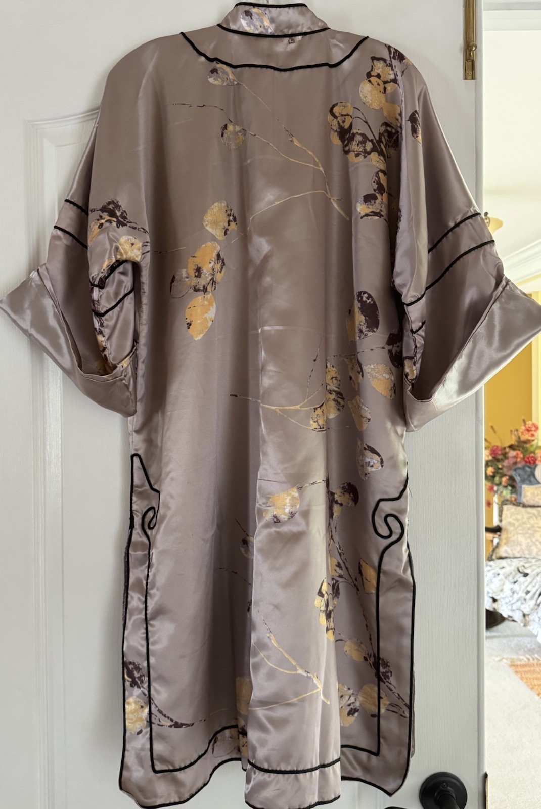 Oriental WELLNESS ROBE Kimono Kaftan Silky Polysatin With Frog Closure, SZ S/ M