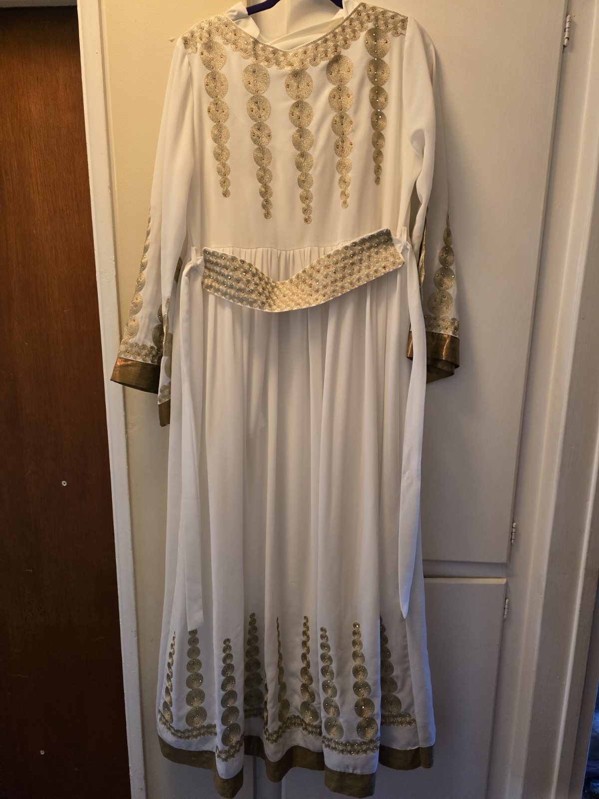 Al Karnak Women’s White/Gold Embellished Jordanian Kaftan Gown Size 4