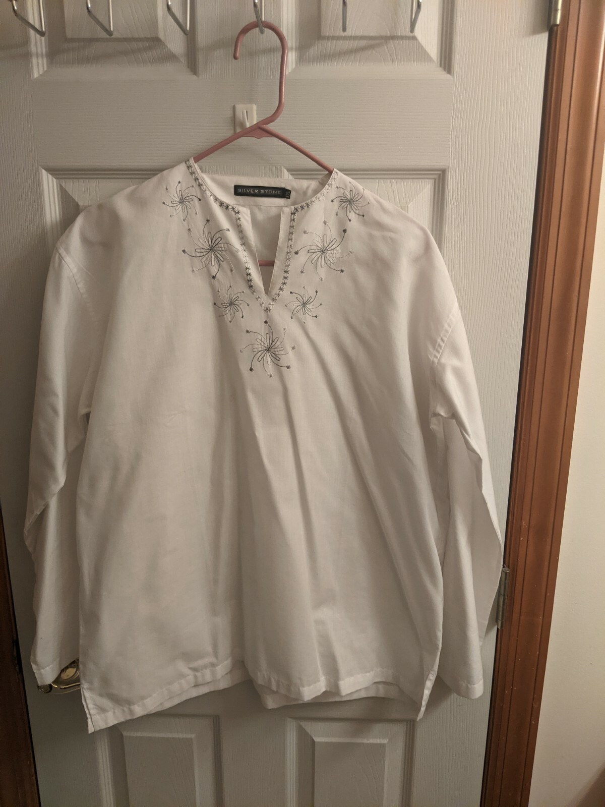 Men’s Silver Stone Embroidered White Short Kurta