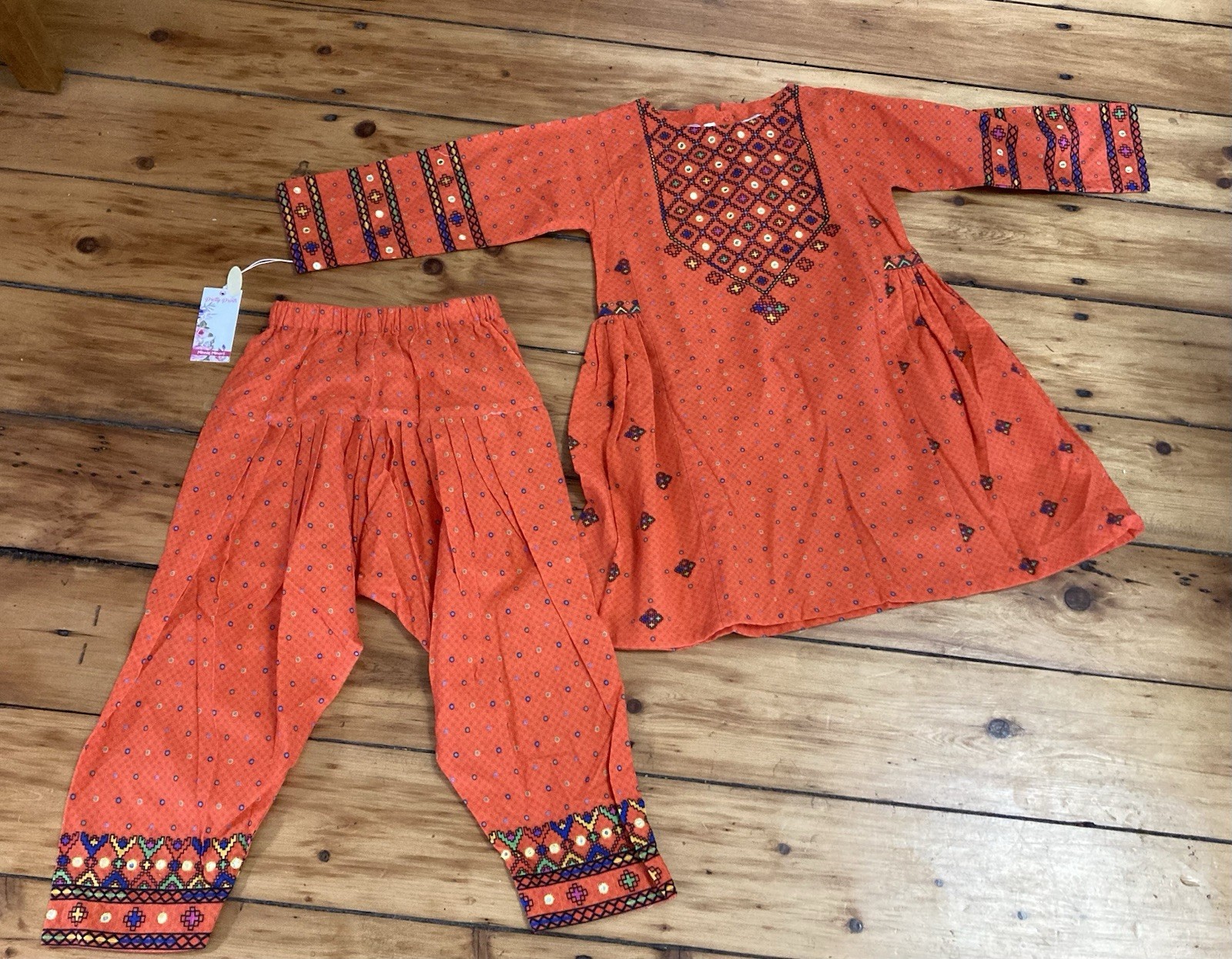 Minnie Minors Girls Embroidered 4/5 Year D. Kurti and Shalwar NEW WITH TAGS