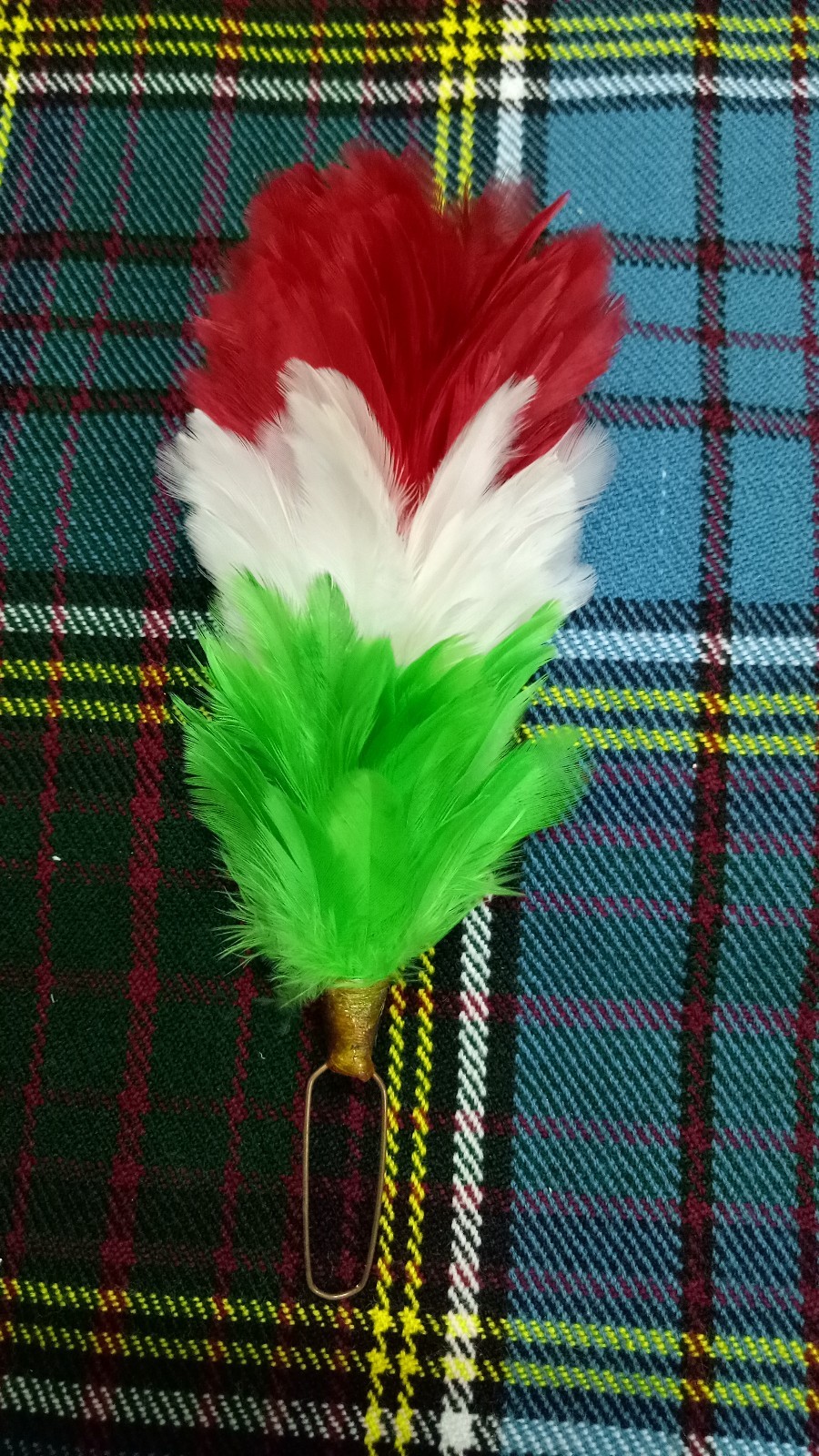 Feather Plume Hackle Red White Irish Green Glengarry Cap/Balmoral Hat Hackles 6″