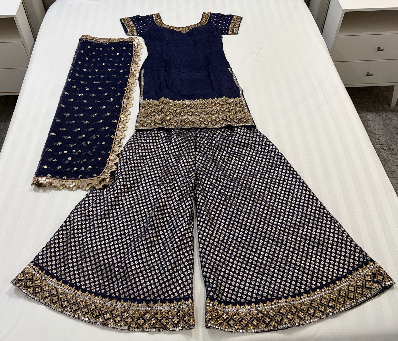 Indian Punjabi Hindi Palazzo Suit Set – Navy Blue and Gold (S-M)