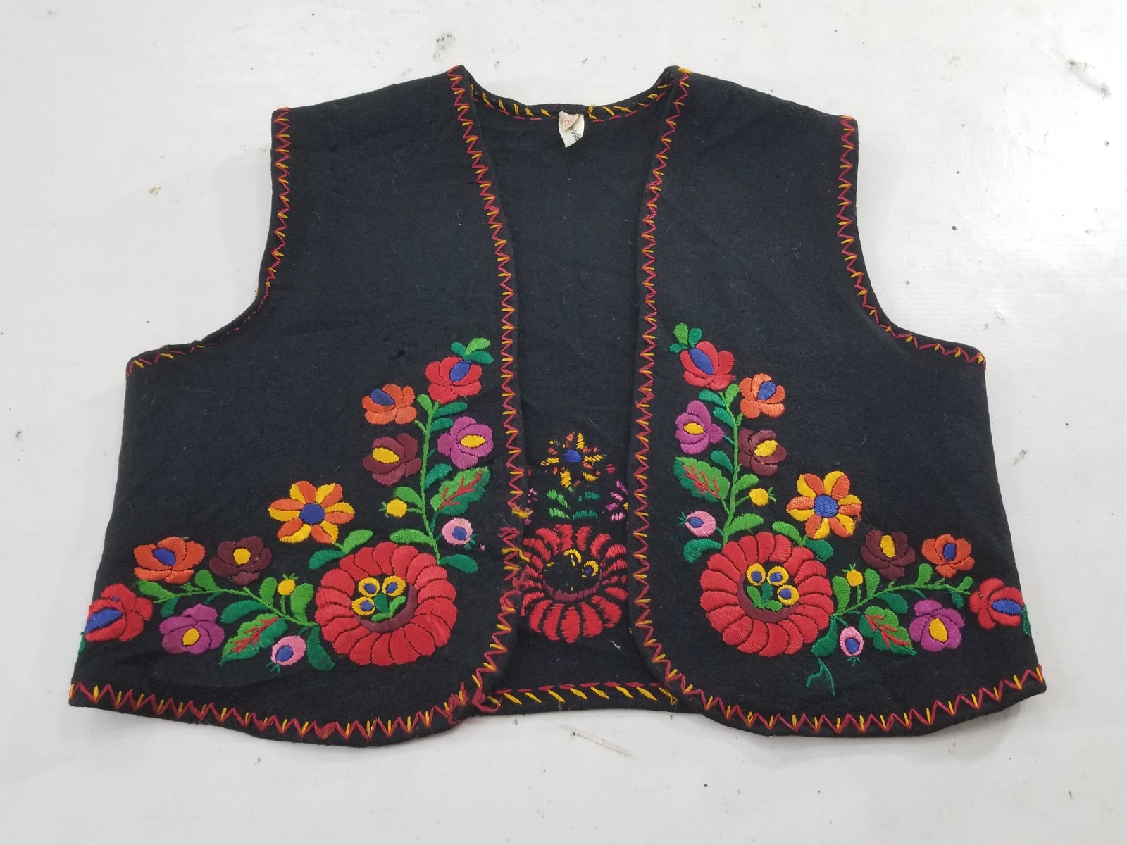 Vintage Traditional 1950s Hungarian Embroidered Wool Vest L:18, B:18, S:14 in