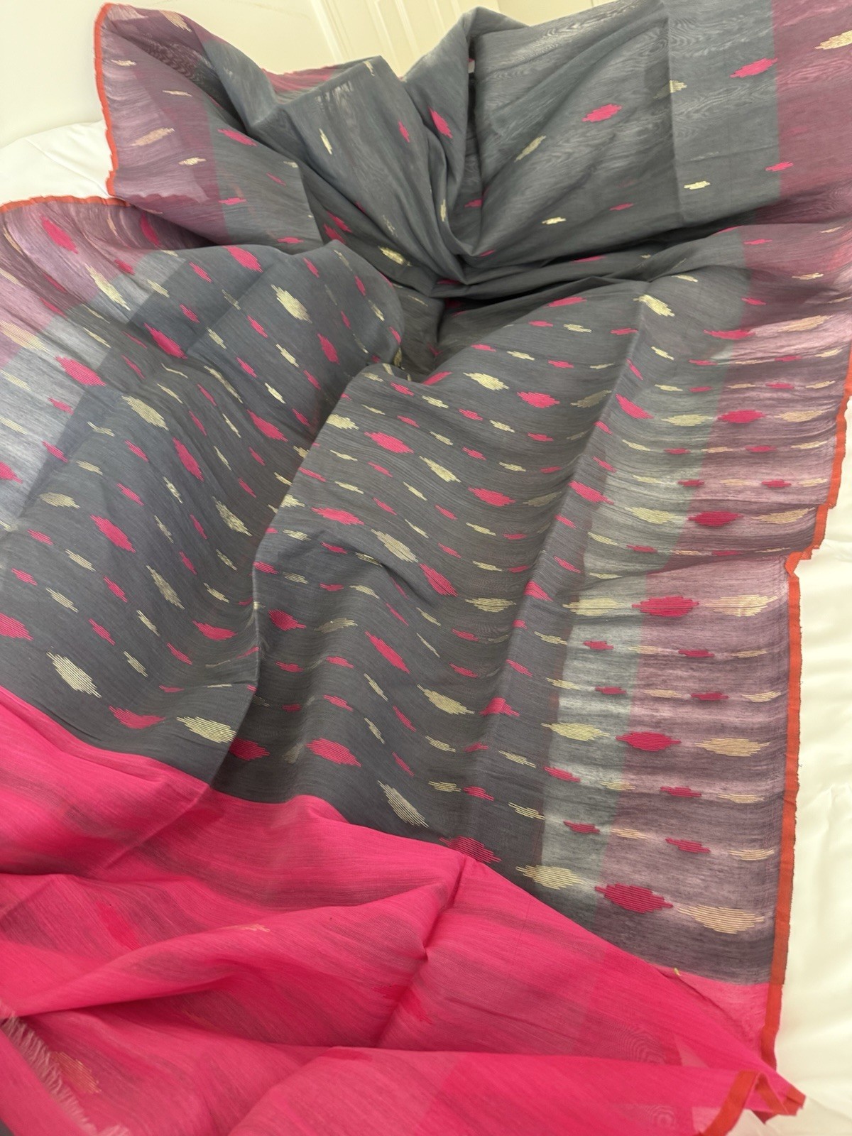 NEW, Handmade, Original Dhakai Jamdani Saree ( item#L2137 ) Only $29