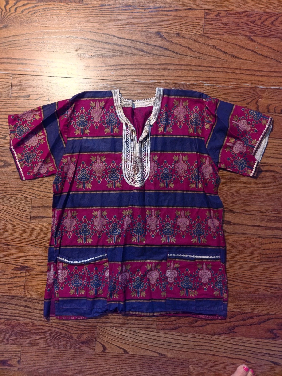 Vintage African Dakshini Embroidered Neckline 22″ Chest Burgundy & Blue